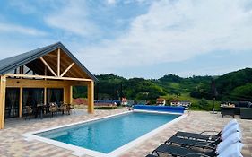 Holiday House Adamo